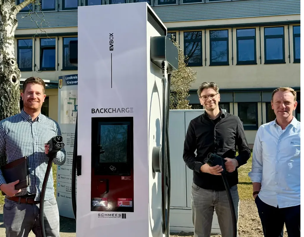 Mehr als 40 neue Ladepunkte von Schmees aus Rhede (Ems) jetzt im Landkreis Diepholz in Betrieb
